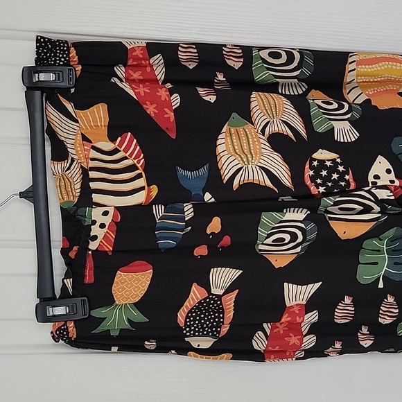 FARM Rio Black Multicolor Fish Print Pants - Picture 5 of 8